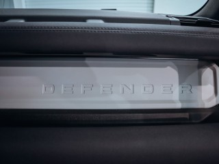 Land Rover Defender 90 X-DYNAMIC S D300 AT