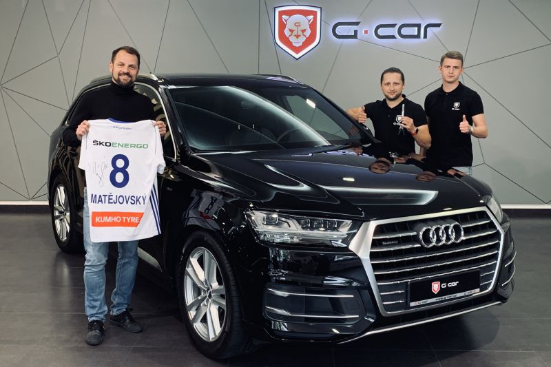 Fotbalista Marek Matějovský a jeho nová Audi Q7. Děkujeme za využití našich služeb a přejeme samé spokojené kilometry. :-)