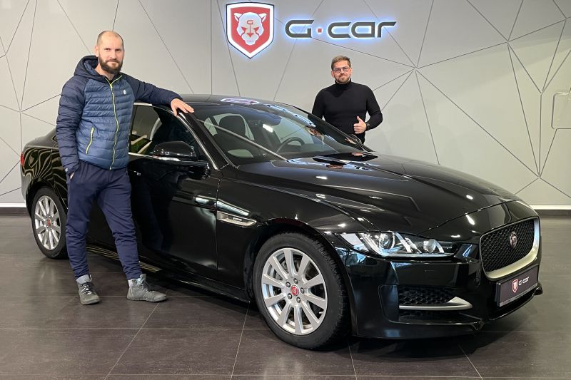 Zakázkový dovoz vozu Jaguar přímo dle preferencí klienta. :-)