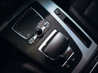 Audi Q5 2.0TDI quattro REZERVACE