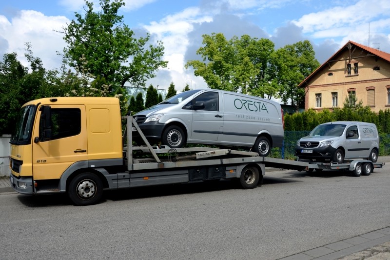 Užitkové vozy Mercedes-Benz již polepeny a připraveny k odvozu za novým majitelem. Děkujeme za příjemné jednání.