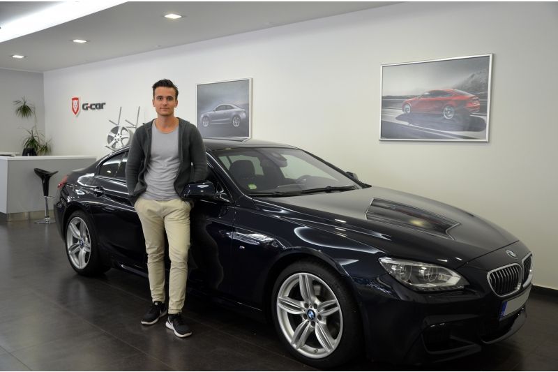 Spokojený majitel svého nového vozu BMW 640d Gran Coupé :-)