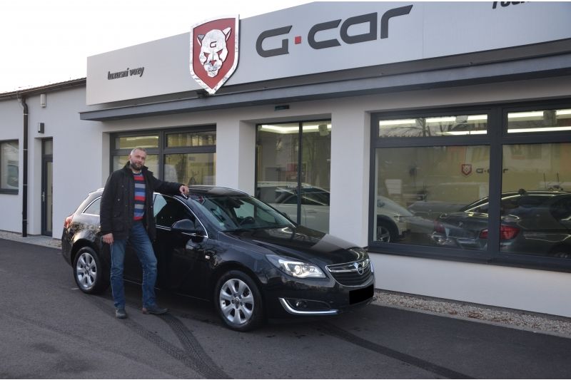 Spokojený majitel se svým novým vozem Opel Insignia 2.0CDTI, Cosmo AT 4x4. :-)