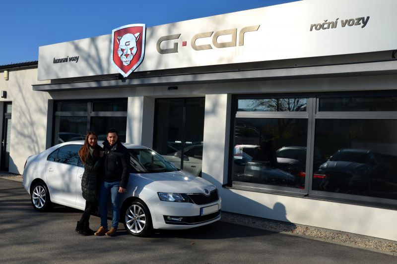 Noví majitelé se svým vozem Škoda Rapid 1.4TDI Style. Děkujeme, že jste využili opět našich služeb. :-)