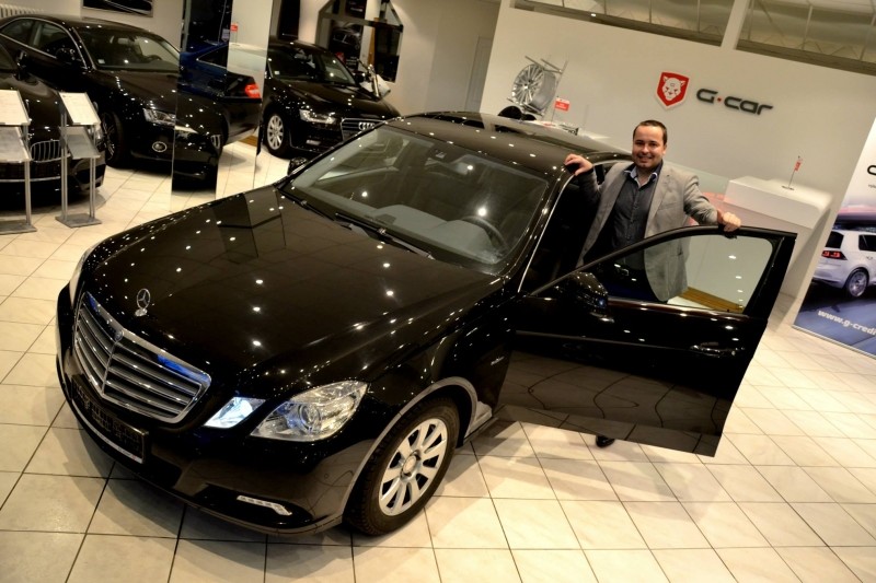 Pan Radovský se svým Mercedes-Benz E