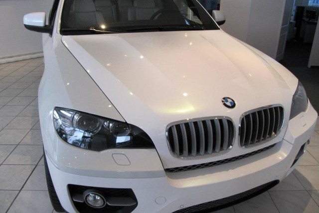 BMW X6 4.0D v novém perleťovém kabátě - G-car - prodej a financování luxusních vozů Audi, BMW, Mercedes-Benz, Volkswagen, Škoda