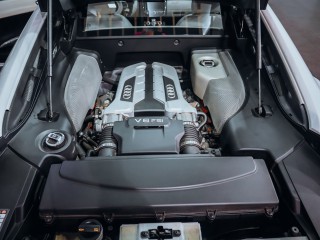 Audi R8 4.2 TFSI Quattro 6MAN - TOP!!!