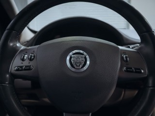 Jaguar XF 2.7D V6 152kW KOSMETICKÉ VADY
