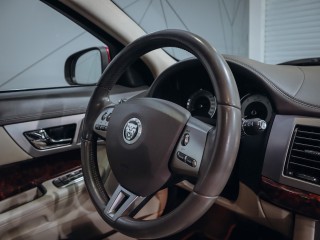 Jaguar XF 2.7D V6 152kW KOSMETICKÉ VADY