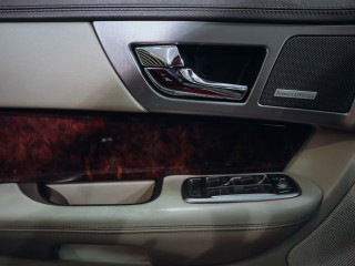 Jaguar XF 2.7D V6 152kW KOSMETICKÉ VADY