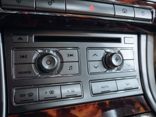 Jaguar XF 2.7D V6 152kW KOSMETICKÉ VADY