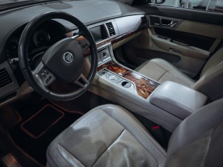 Jaguar XF 2.7D V6 152kW KOSMETICKÉ VADY