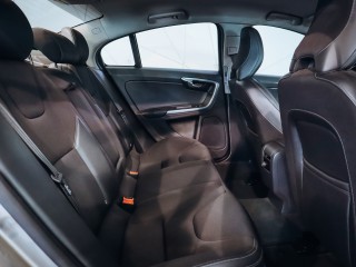 Volvo S60 2.0 D4 Kinetic, Navi