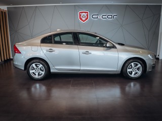 Volvo S60 2.0 D4 Kinetic, Navi