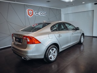 Volvo S60 2.0 D4 Kinetic, Navi