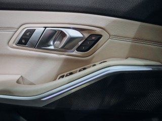 BMW 320d xDrive Luxury Line