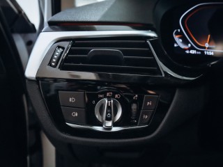 BMW 530i xDrive, 185 kW Head-Up