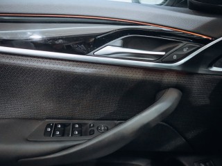 BMW 530i xDrive, 185 kW Head-Up