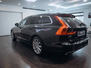 Volvo V90 2.0 T8 AWD Momentum - EL SPZ
