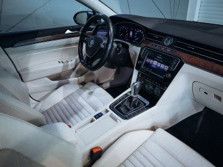 Volkswagen Passat 2.0TSI Highline 4M DSG
