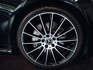 Mercedes-Benz E Kupé 220d AMG 143 kW