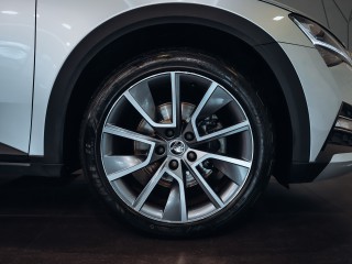 Škoda Superb Scout 2.0TDI DSG, LED MATRIX