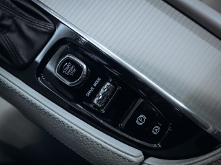 Volvo V90 D5 Momentum 173 kW AWD