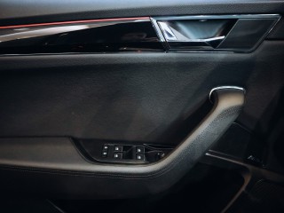 Škoda Superb L&K 4x4, 147 kW, TAŽNÉ, PANO