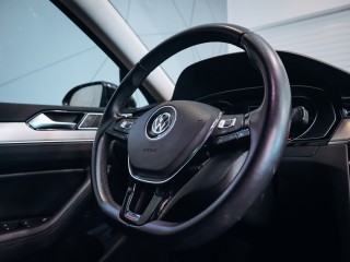 Volkswagen Passat 2.0TDI, R-Line 140 kW