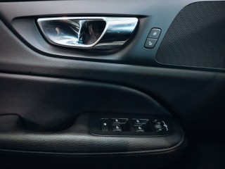 Volvo V60 D4 FWD Drive-E Momentum Auto