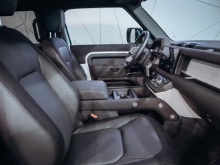 Land Rover Defender 90 X-DYNAMIC S D300 AT