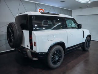Land Rover Defender 90 X-DYNAMIC S D300 AT