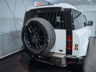 Land Rover Defender 90 X-DYNAMIC S D300 AT