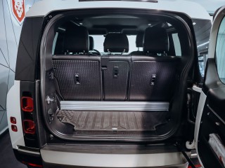 Land Rover Defender 90 X-DYNAMIC S D300 AT
