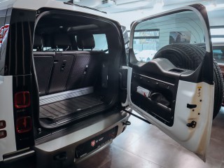 Land Rover Defender 90 X-DYNAMIC S D300 AT