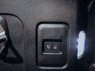 Land Rover Defender 90 X-DYNAMIC S D300 AT