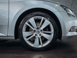 Škoda Superb Combi 2.0 TDI DSG 140kW