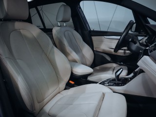 BMW 220i M SPORT 7míst