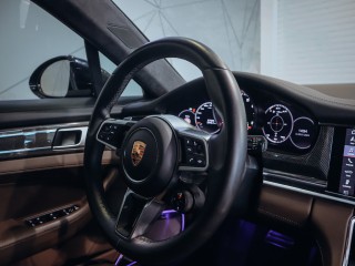 Porsche Panamera GTS Sport Turismo 338 kW