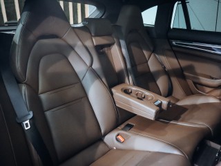 Porsche Panamera GTS Sport Turismo 338 kW
