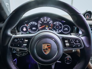 Porsche Panamera GTS Sport Turismo 338 kW