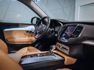 Volvo XC90 D5 AWD Momentum