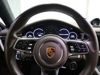 Porsche Panamera GTS Sport Turismo 338 kW