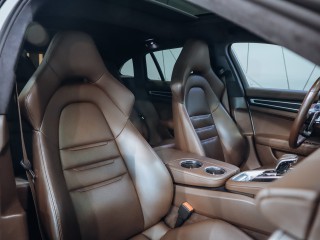 Porsche Panamera GTS Sport Turismo 338 kW