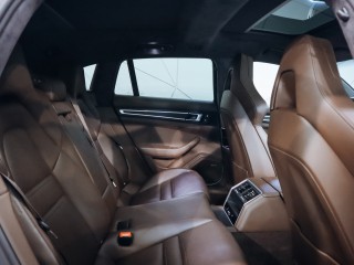 Porsche Panamera GTS Sport Turismo 338 kW