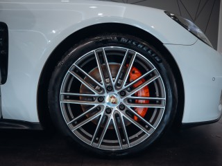 Porsche Panamera GTS Sport Turismo 338 kW