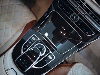 Mercedes-Benz E 220d 4MATIC Avantgarde