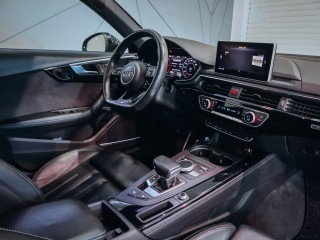 Audi A4 Avant 3.0TDI Quattro S-line