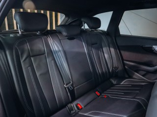 Audi A4 Avant 3.0TDI Quattro S-line