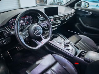 Audi A4 Avant 3.0TDI Quattro S-line